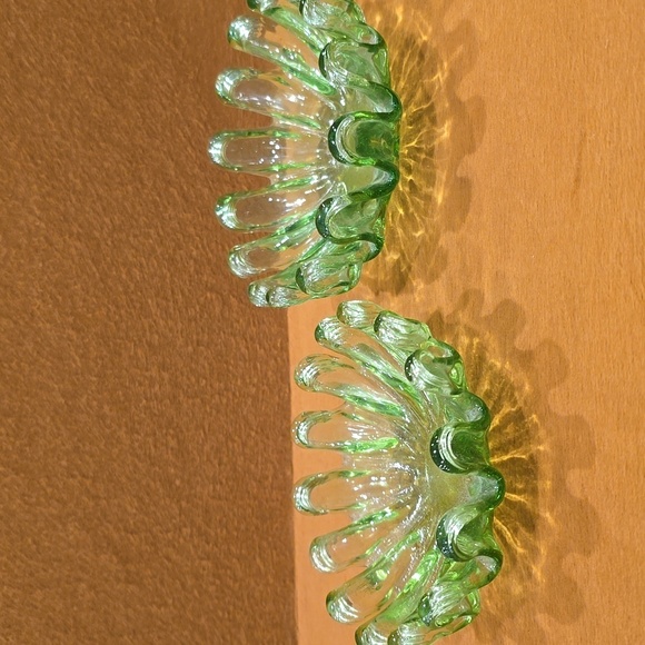 Vintage Green Art Glass Stack Nesting Bowls Fluted Edge Set of 2 - Picture 1 of 9